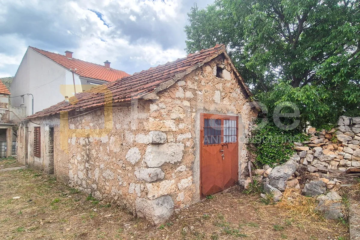 povoljno: dvije kamene kuće s velikim dvorištem, bilice 90 m2 - slika 5