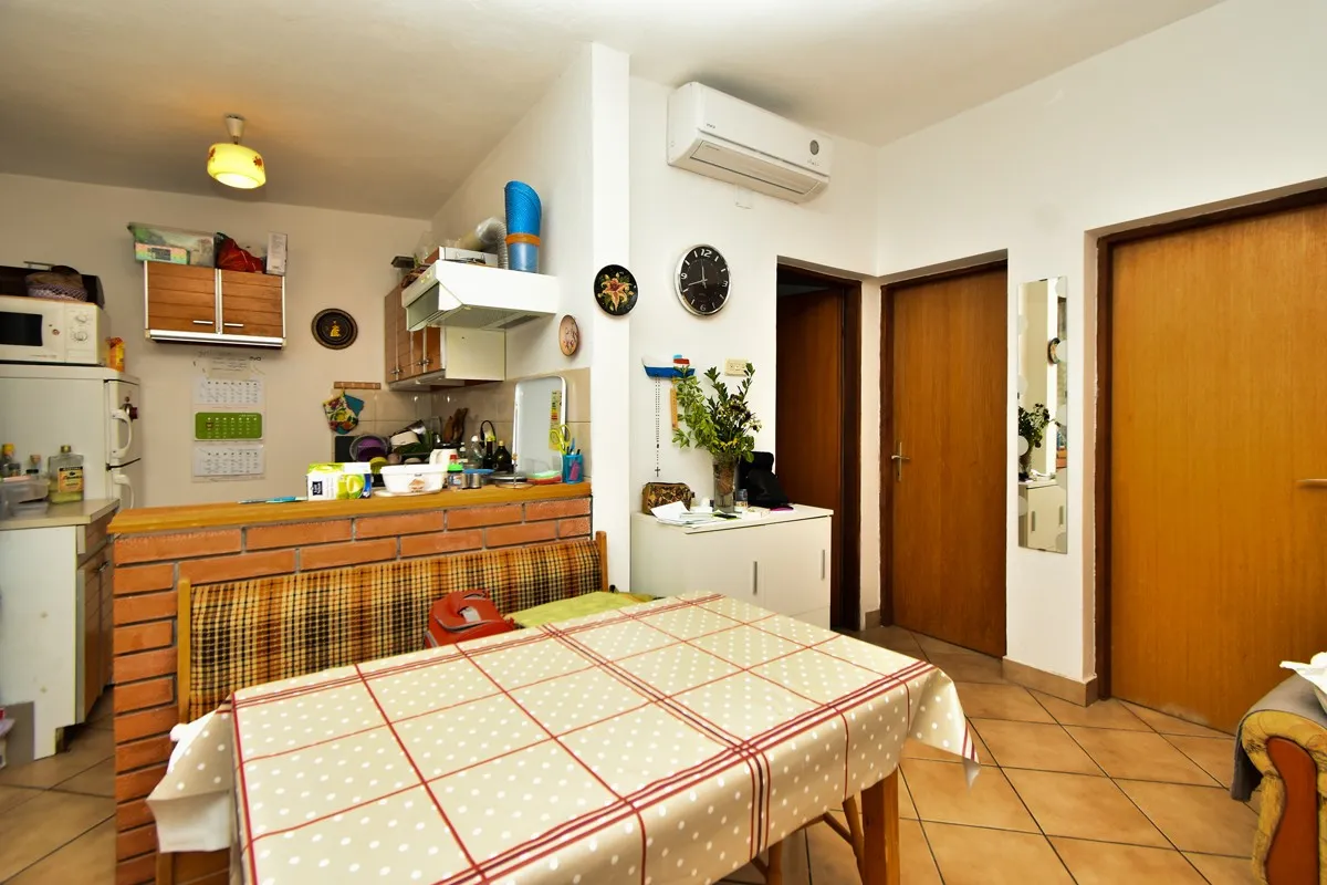 kuća sa dva stana i bazenom, pirovac, 100 m2 - slika 4