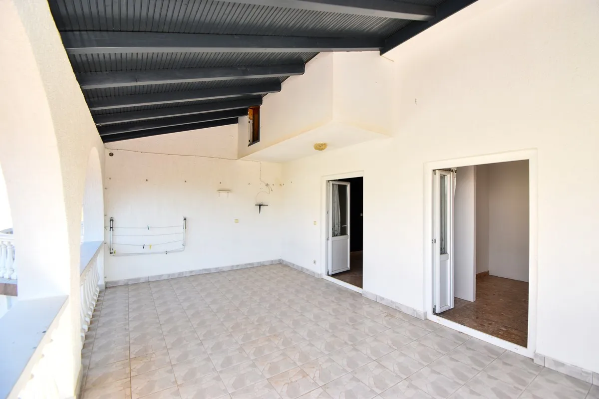 top lokacija: kuća blizu mora s 5 apartmana i dvorištem, srima 320 m2 - slika 18
