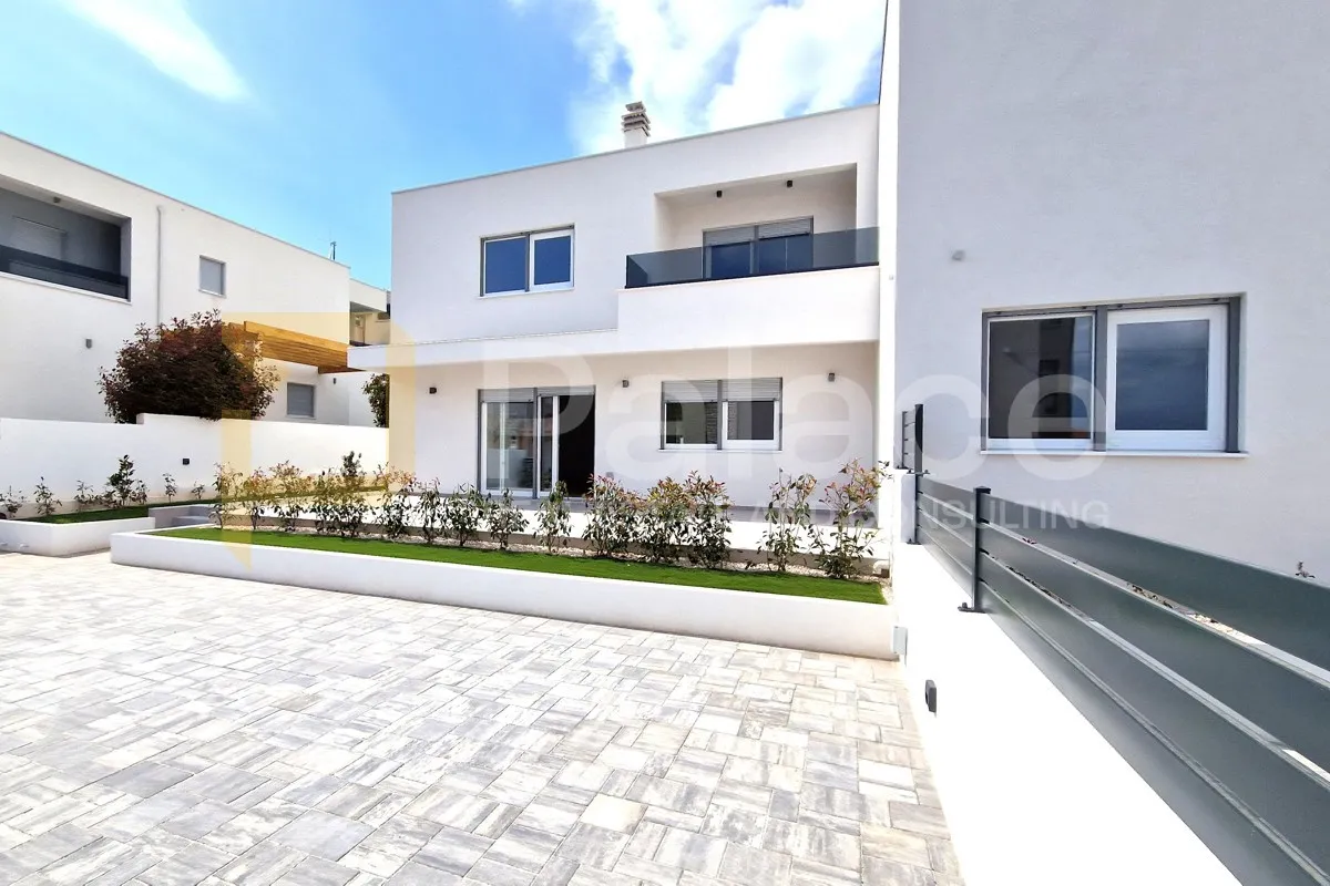nova dvojna kuća s 3 spavaće sobe i velikim dvorištem, vodice 162 m2 - slika 8