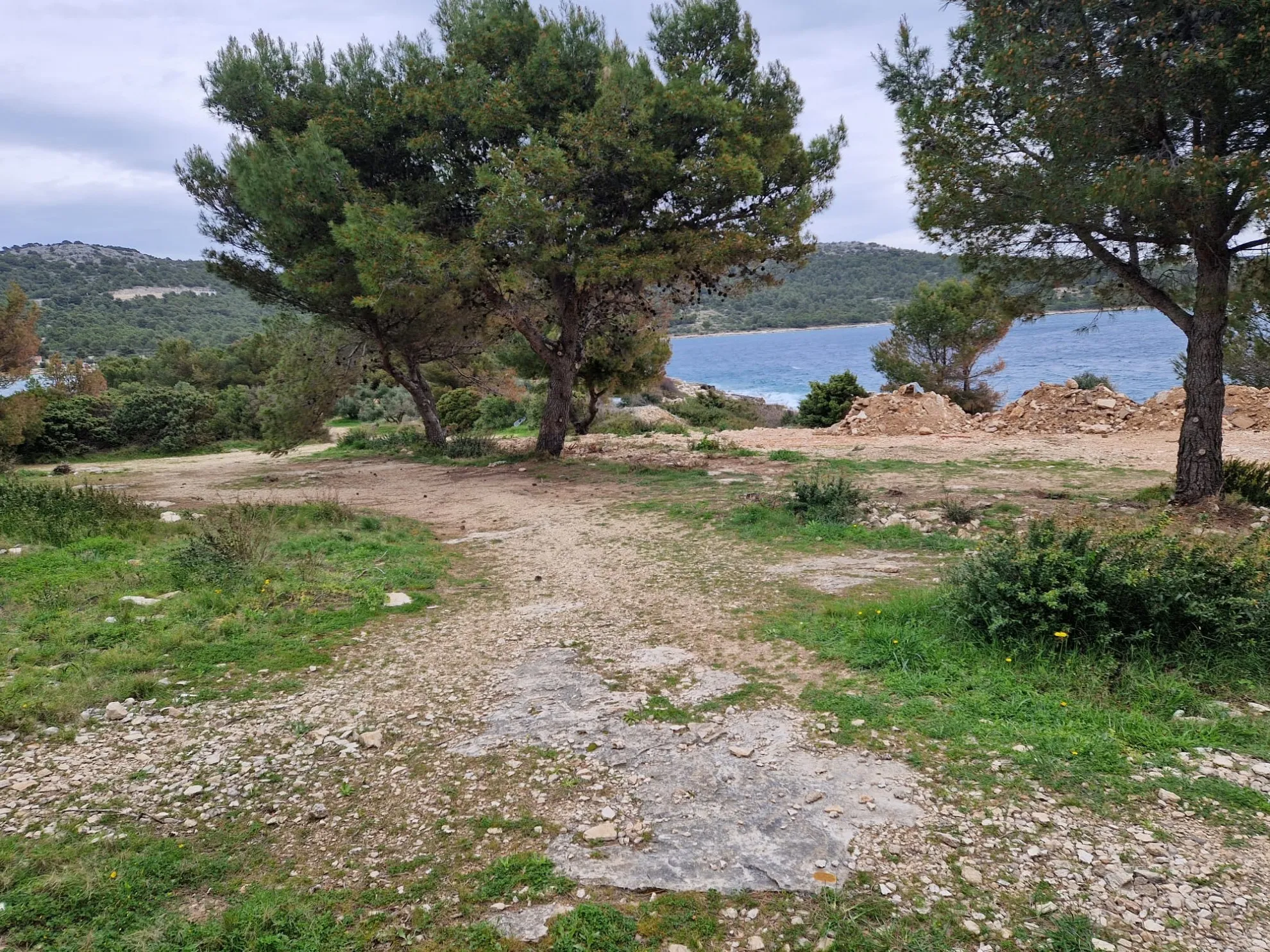 zemljište uz more, uvala kosirina, otok murter 966 m2 - slika 2