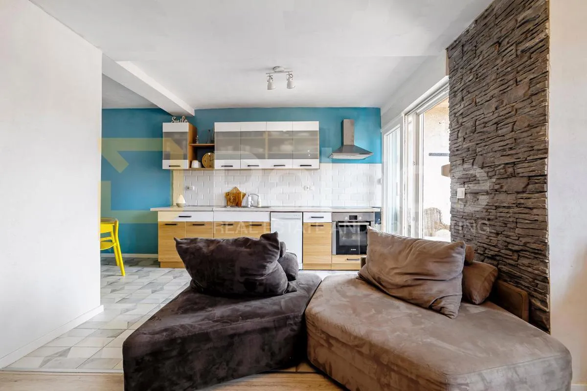 moderan, renoviran stan lijepog tlocrta u centru šibenika, 71 m2 - slika 3