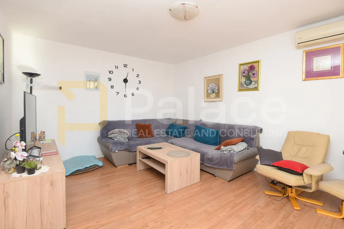 skladno uređen trosoban stan u zgradi, šibenik-krvavice 74,6 m2 - slika 2