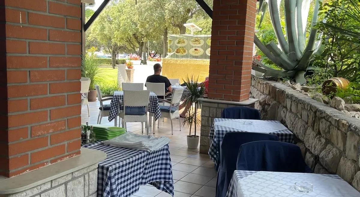 ugostiteljski objekt na 60 metara od mora i luke, rab, 130m2+200m2 - slika 5