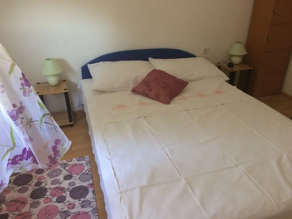 okrug gornji: kuća s apartmanima na prodaju - slika 4
