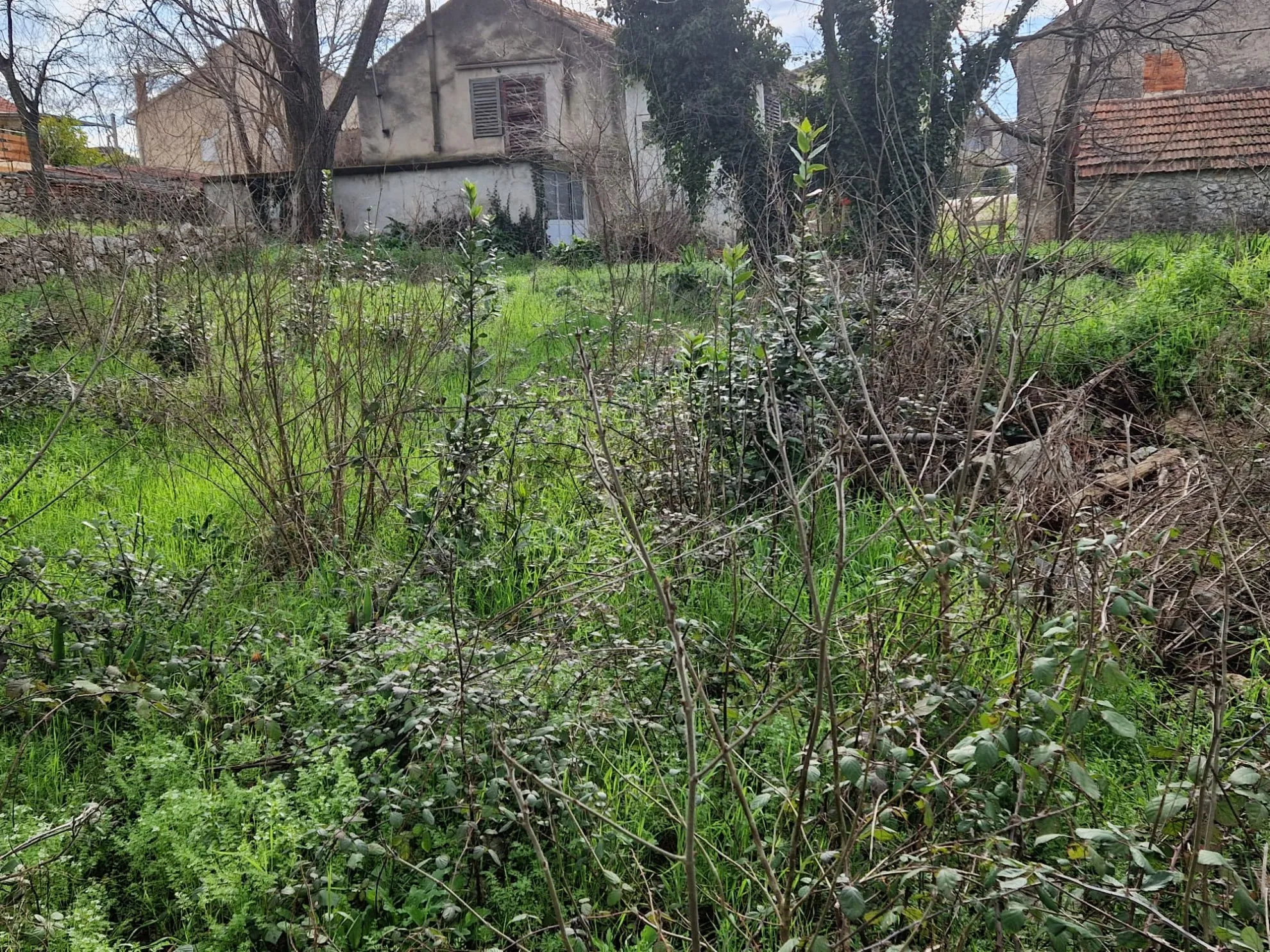 prekrasan građevinski teren blizu mora, bilice, 1000 m2 - slika 7