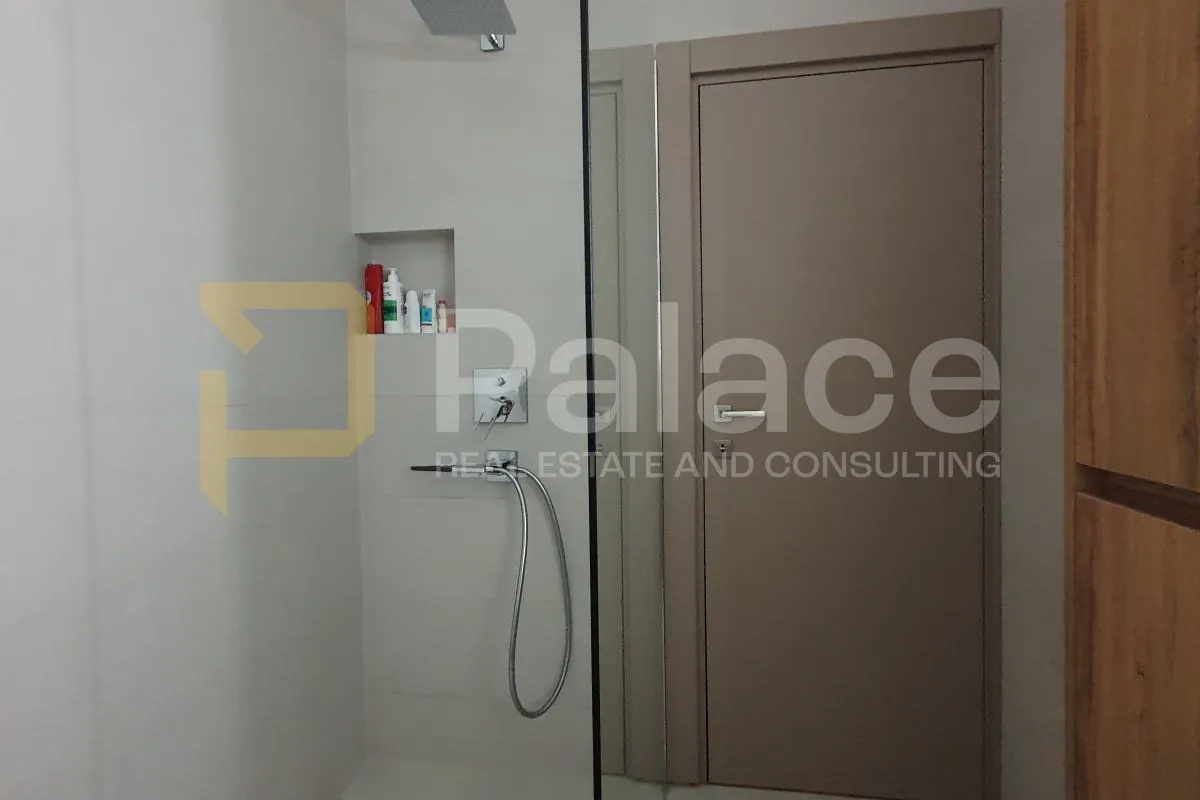 ekskluzivan dvosoban stan s lođom uz more – čiovo, okrug gornji, 62 m2 - slika 11