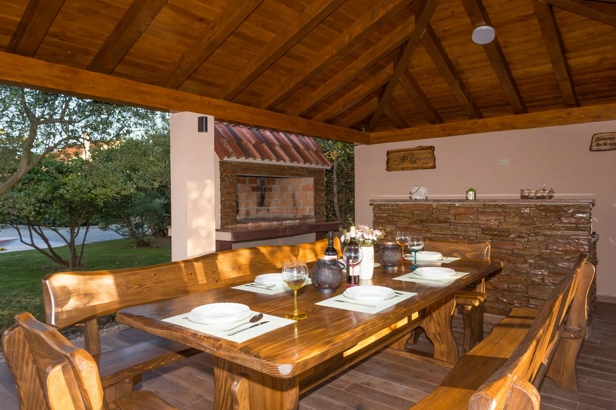 predivna vila s bazenom i prostranim dvorištem - slika 22
