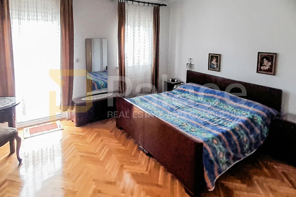 *prilika, kuća u nizu,1.red do mora, drvenik veliki - slika 8
