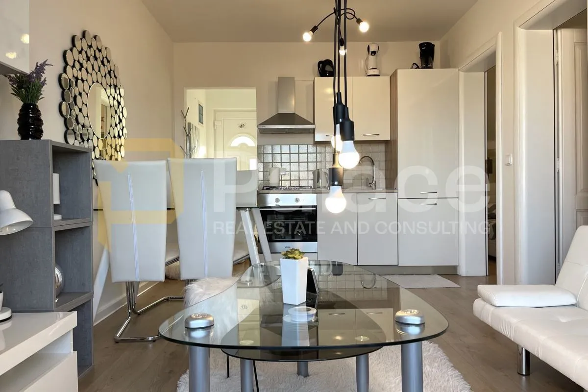 novouređen stan u supetru – 2 sobe, balkon, parking, pogled na more - slika 4