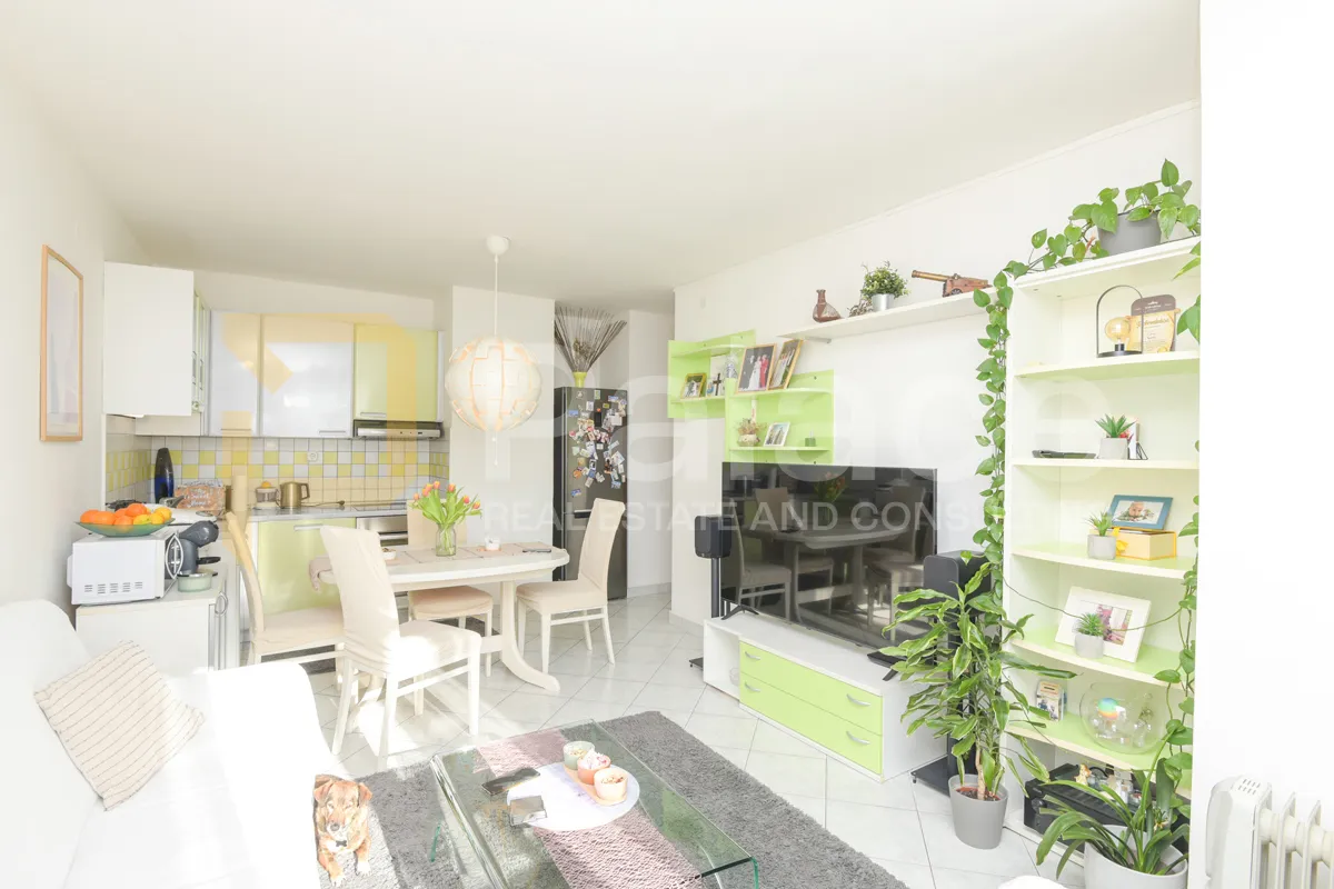 Prekrasan namješten dvosoban stan s pogledom na more, Šibenik 51,22 m2