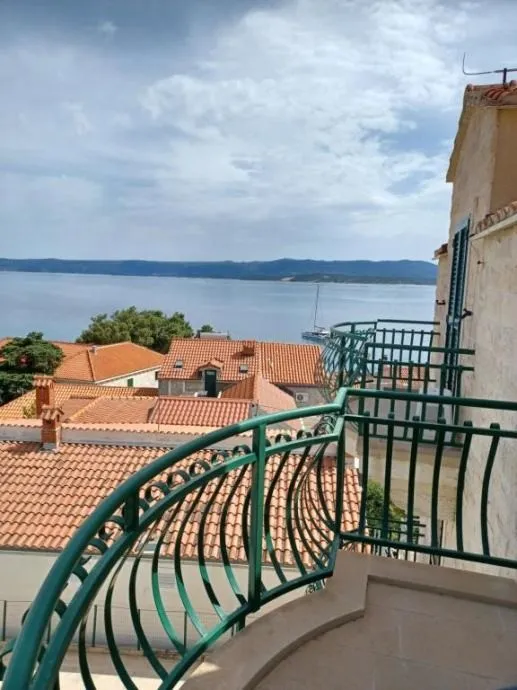 jedinstvena prilika: hotel u centru bola - slika 4