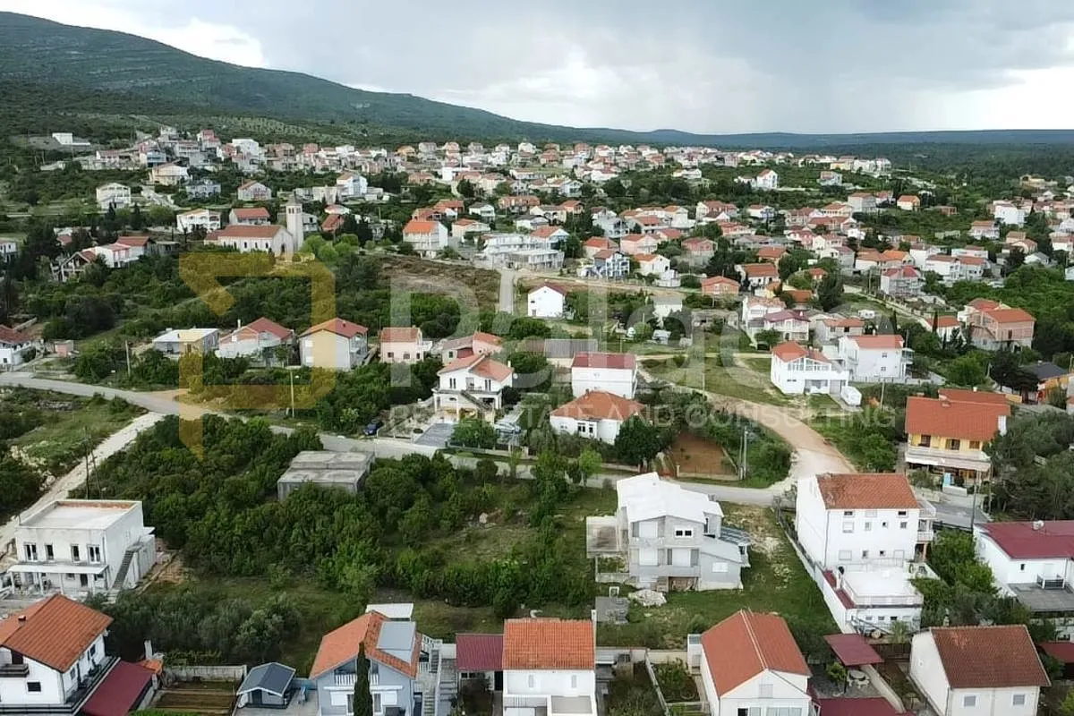 gornji karin : građevinsko zemljište 511 m2 - slika 2