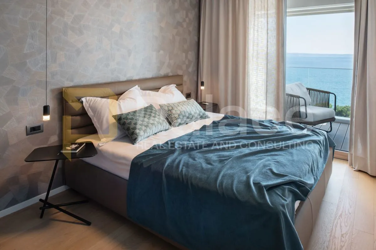 prekrasan dvosoban stan u zgradi bel etage, duilovo, 160m² - slika 13