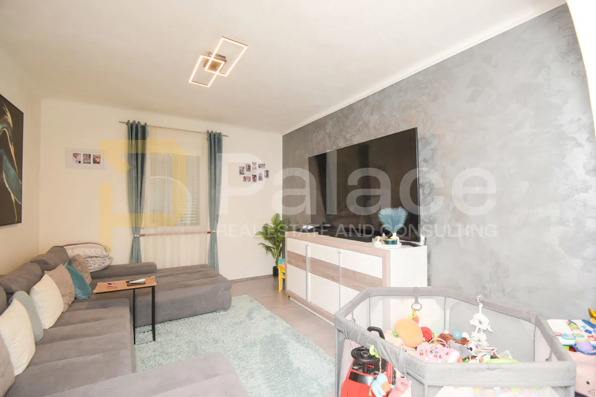 renoviran i skladno uređen stan u zgradi, mandalina 50 m2 - slika 2