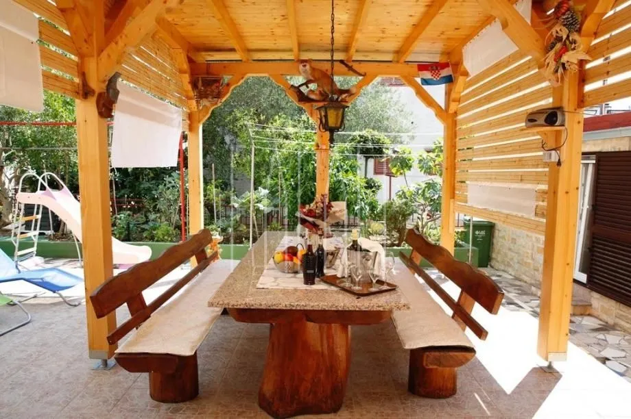 apartmanska kuća za zaljubljenike u turizam u vodicama, 980.00 m2 - slika 5