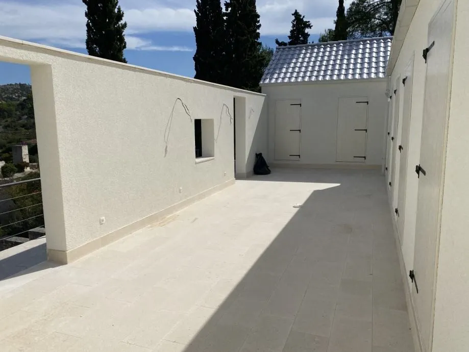 kuća od bračkog kamena 50m od mora, brač - slika 4
