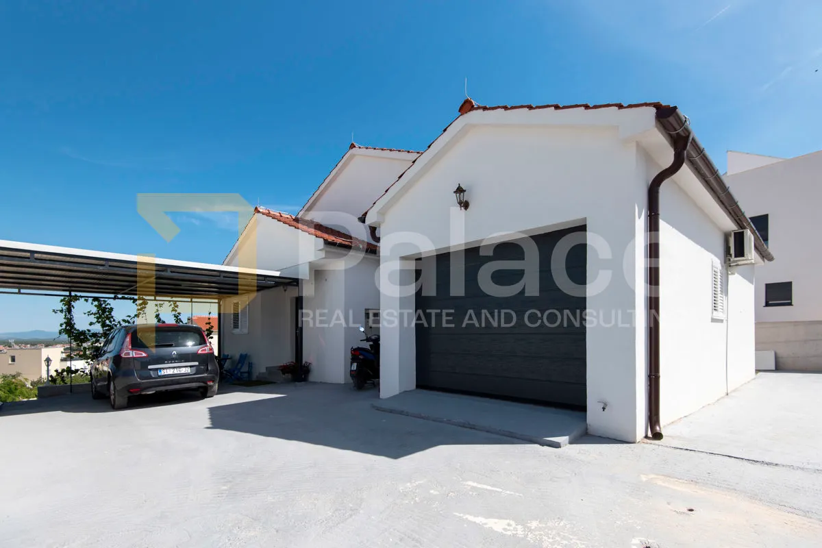 vodice - kuća s pogledom na more - 226m2 - slika 28