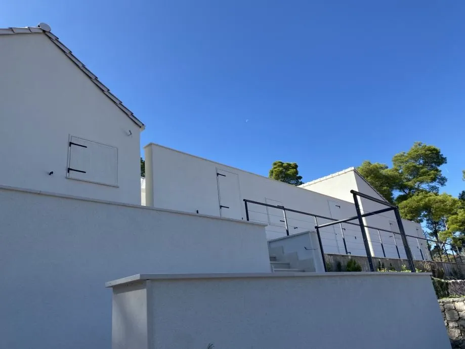 kuća od bračkog kamena 50m od mora, brač - slika 13