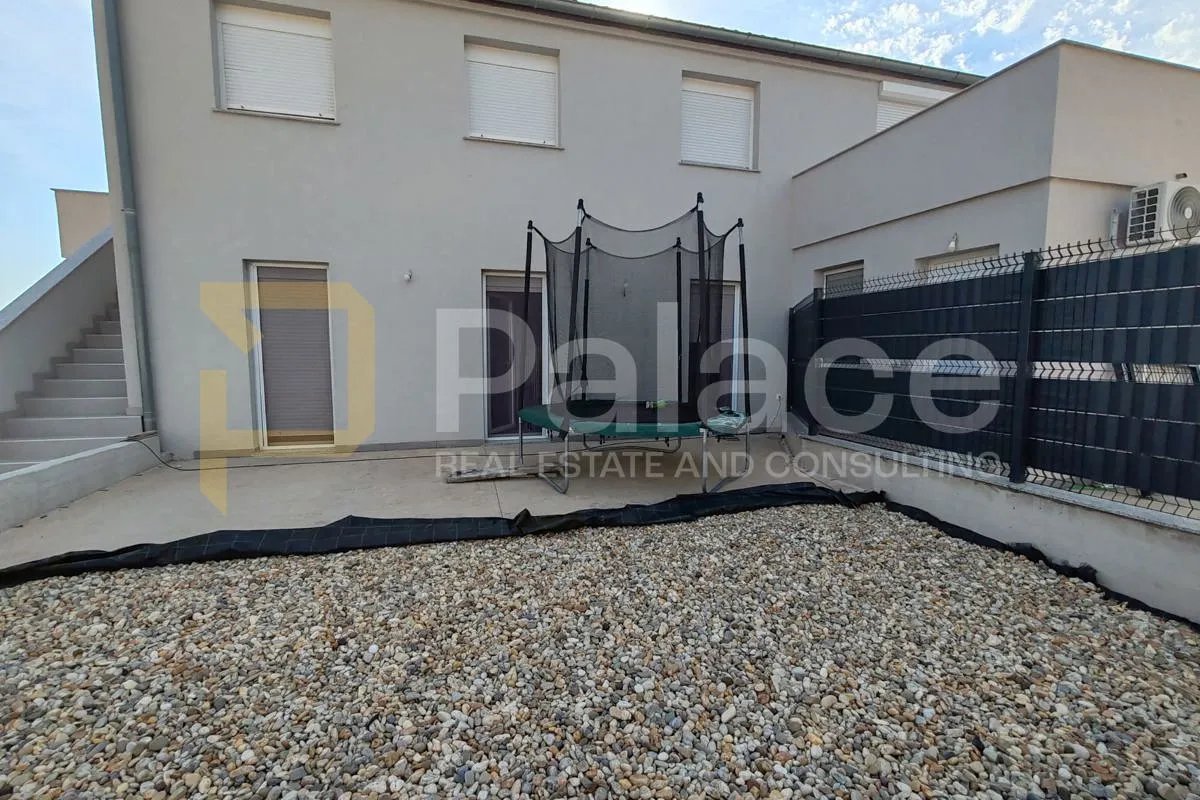trosobni stan s pogledom na more 148m2 - slika 15