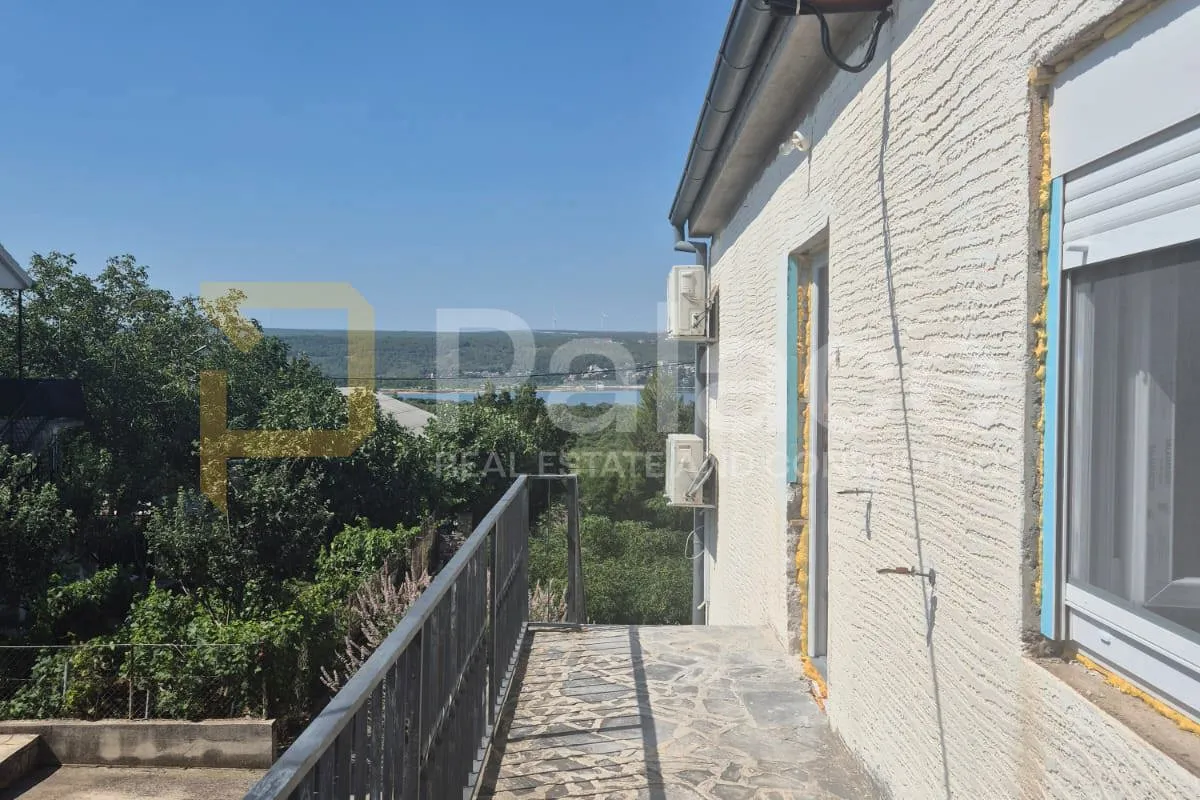 kuća 221 m² na dvije etaže + vrt 154 m² + stan 14 m² - slika 9