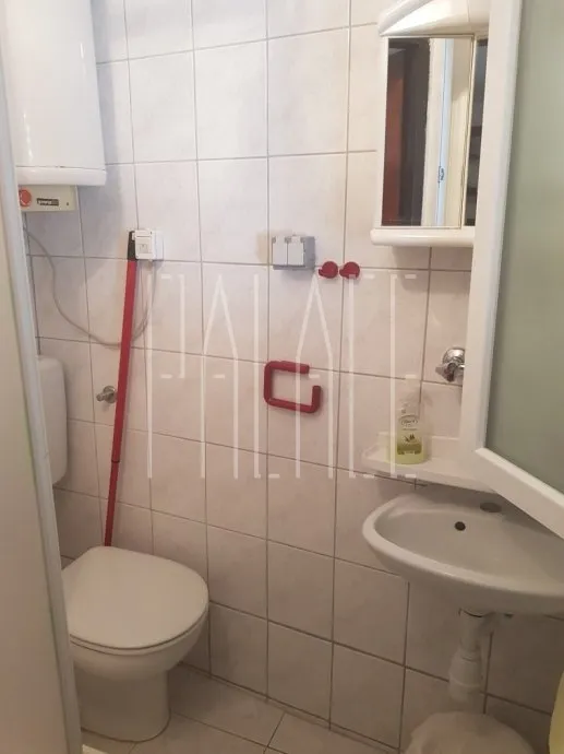 *kuća: tisno, katnica, 400 m2 - slika 8