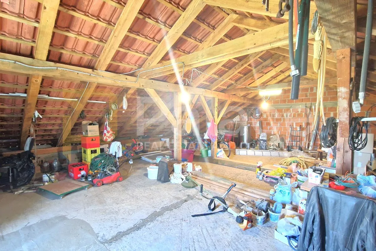 uređena prizemnica s velikim dvorištem, čista mala-vodice 120 m2 - slika 22