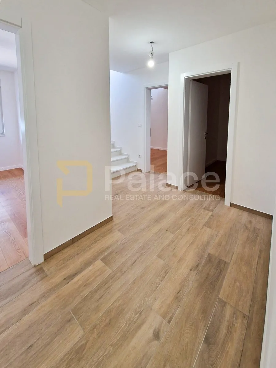 dvoetažni stan 83 m2, 70 m od plaže - slika 7