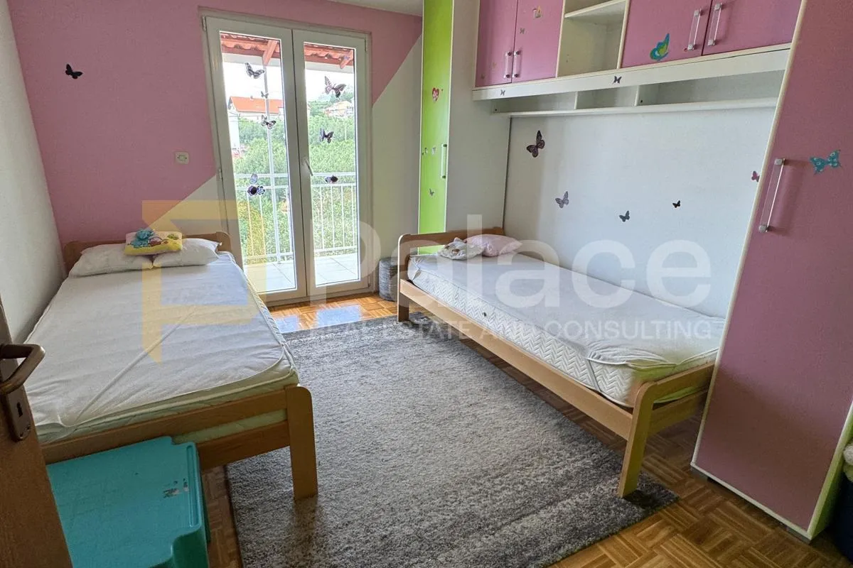 prostrana dvokatnica s okućnicom i garažom u kaštel sućurcu, 309,46 m2 - slika 10