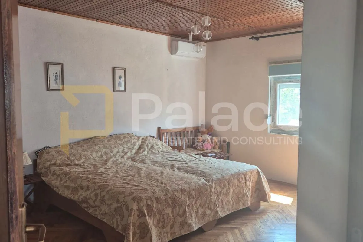 kuća 221 m² na dvije etaže + vrt 154 m² + stan 14 m² - slika 12