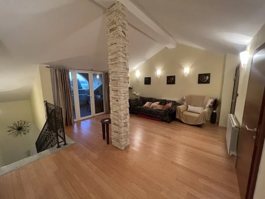 predivna kuća s tri apartmana u centru grada, 150m od mora, opatija - slika 18