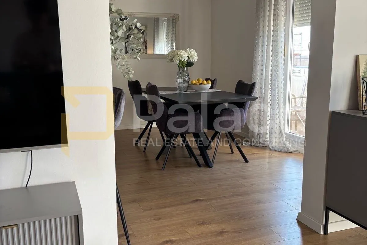 komforan 3‑sobni stan 105 m² + 2 parkirna mjesta, pogled na more - slika 8