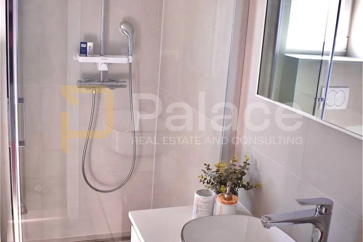 luksuzni stan 55 m² s privatnom krovnom terasom i jacuzzijem – trogir - slika 7