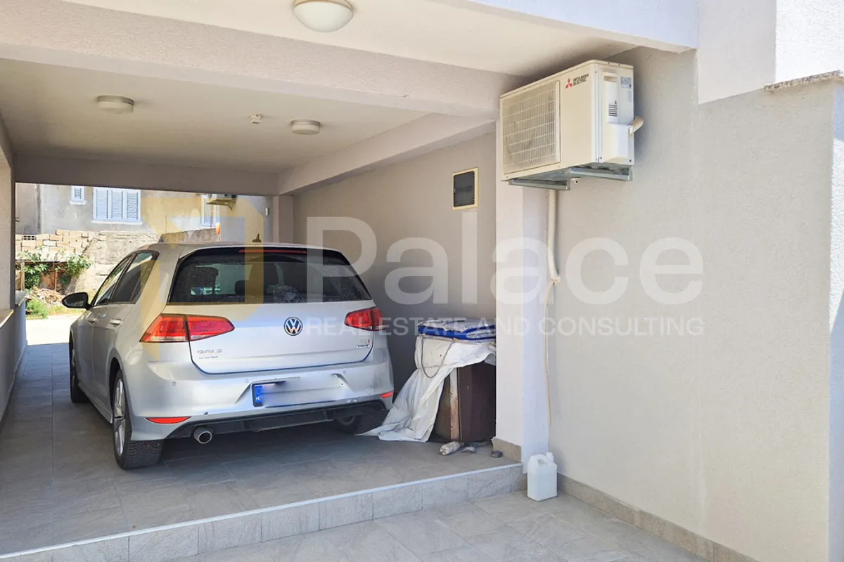 komforan trosoban stan u kući s pogledom, 2 parkinga, šibenik 133 m2 - slika 19