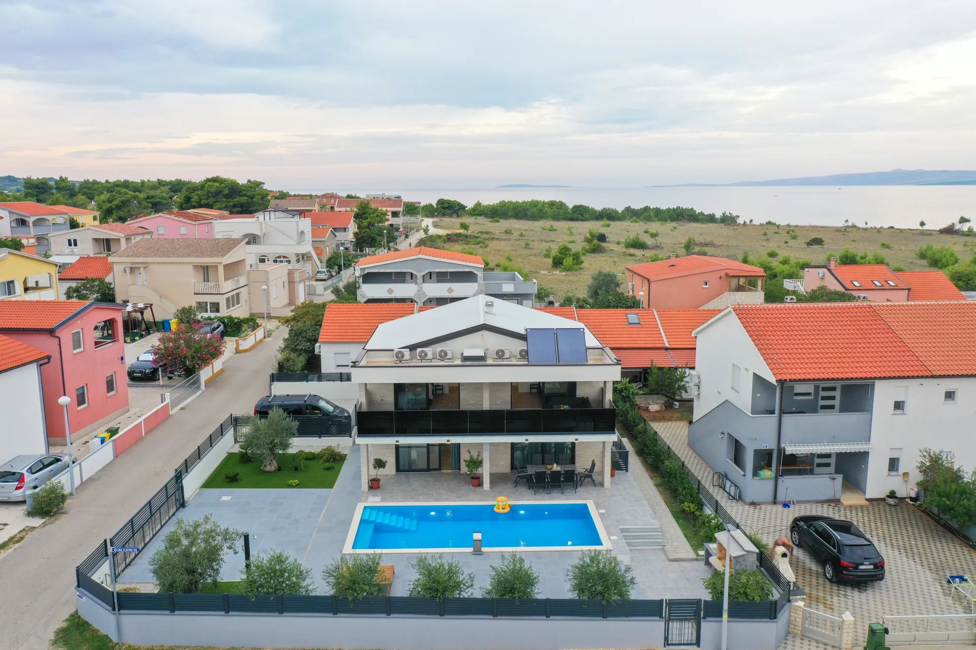 luksuzna, novoizgrađena villa na viru - slika 3