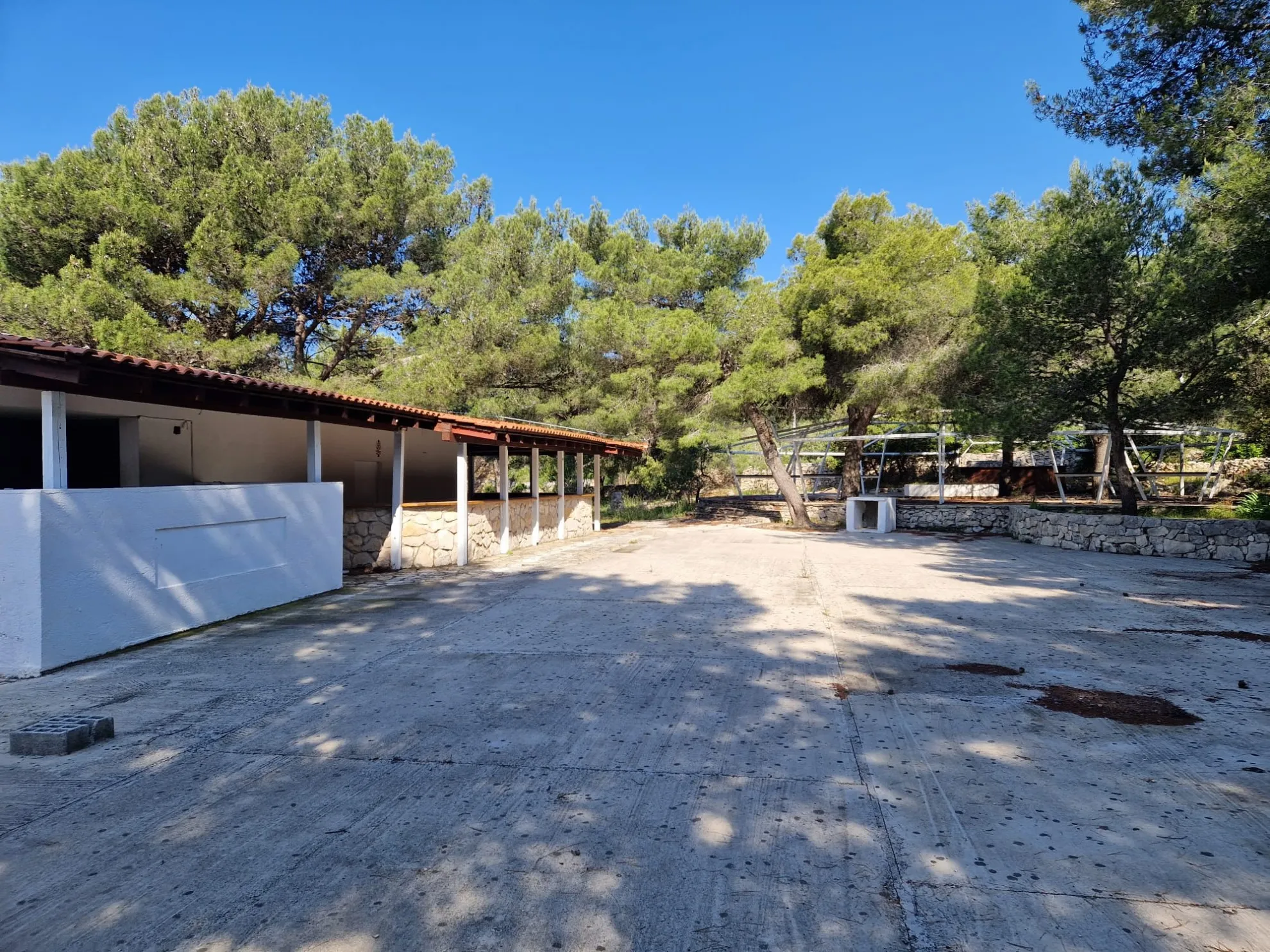 atraktivan noćni klub uz plažu na terenu od 5038 m2, pirovac - slika 14