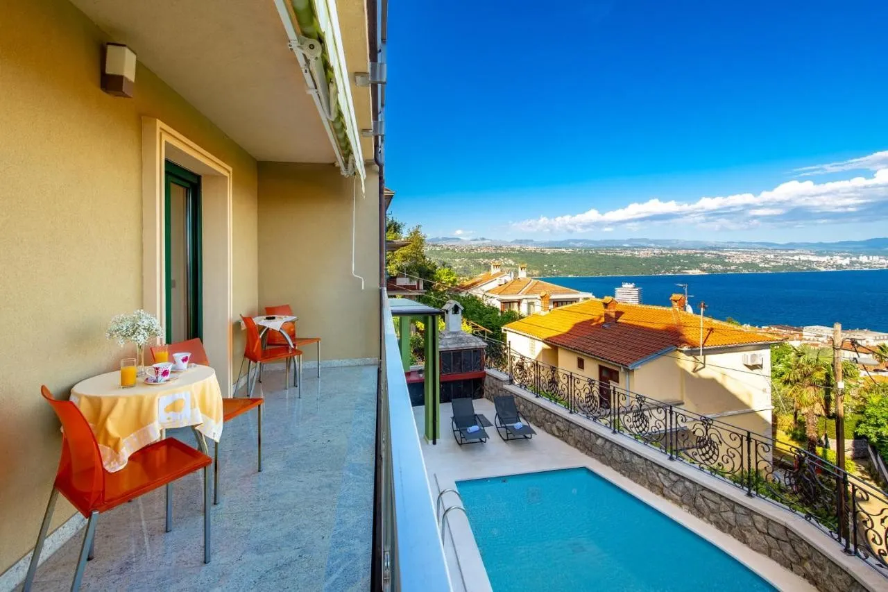 predivna vila s tri prostrana apartmana i bazenom, opatija, 420m2 - slika 11