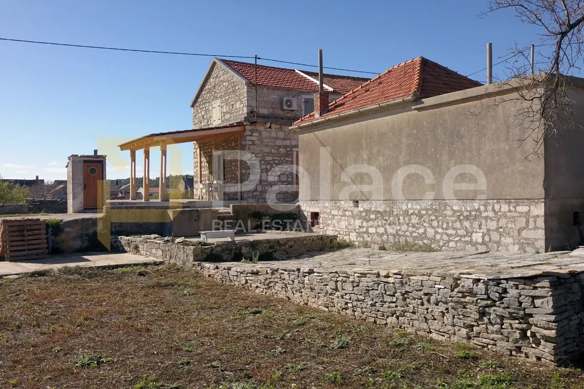 prodaje se objekt – grohote, otok šolta (poslovno-stambeni prostor) - slika 4
