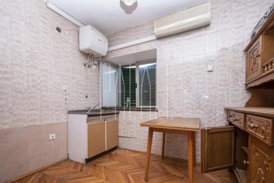 prekrasan povijesni ljetnikovac s perivojem u centru vodica, 180.00 m2 - slika 12