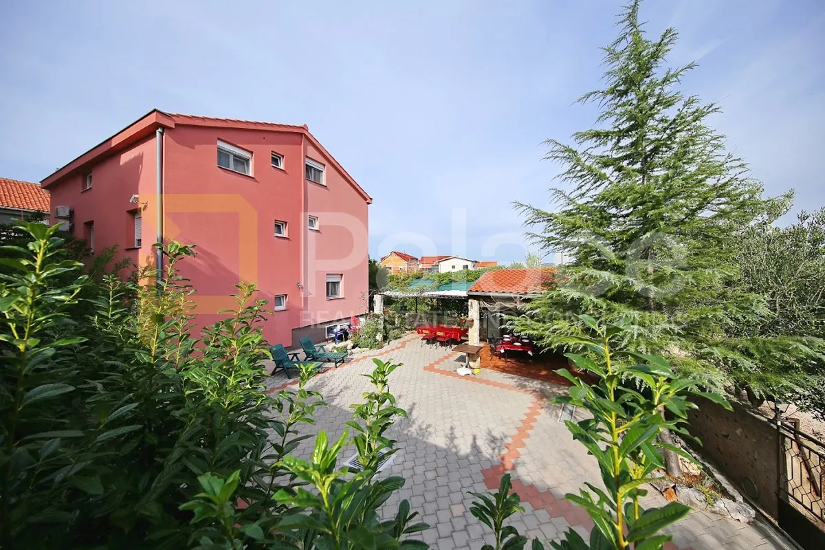 kuća sa šest stambenih jedinica - pirovac - slika 2
