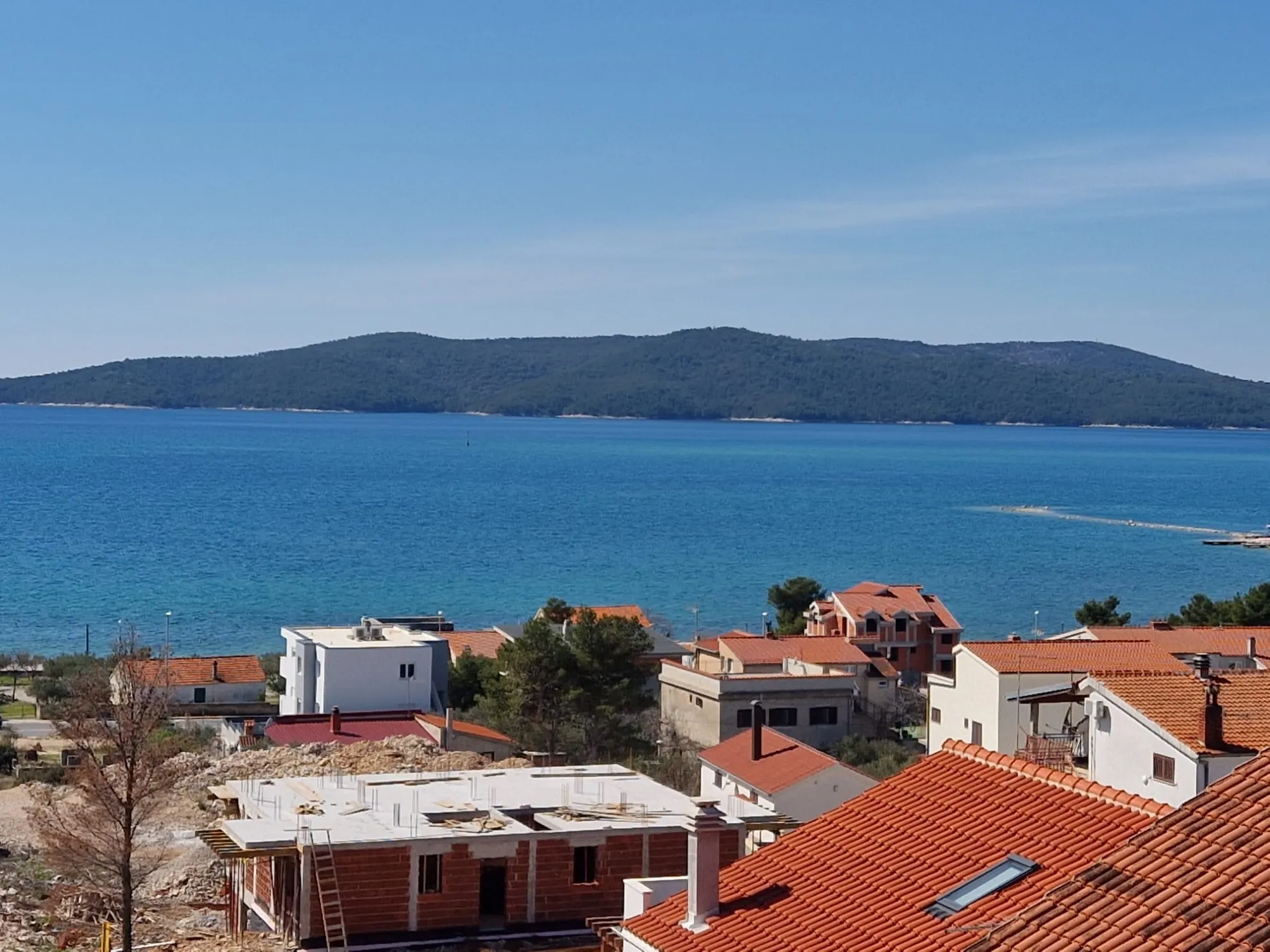 kuća s okućnicom i pogledom na more: brodarica, 572.00 m2 - slika 2