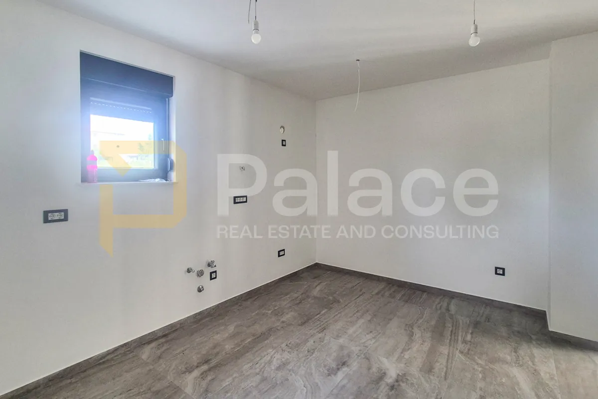 apartman s vrtom, parkingom i pogledom, nova zgrada, murter 78 m2 - slika 9