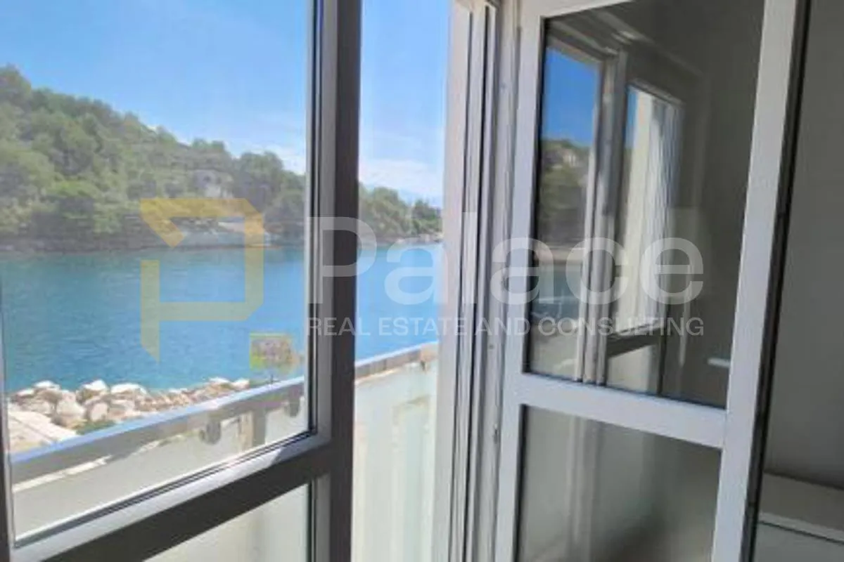 moderno opremljena apartmanska kuća, 1. red do mora, selca - slika 27