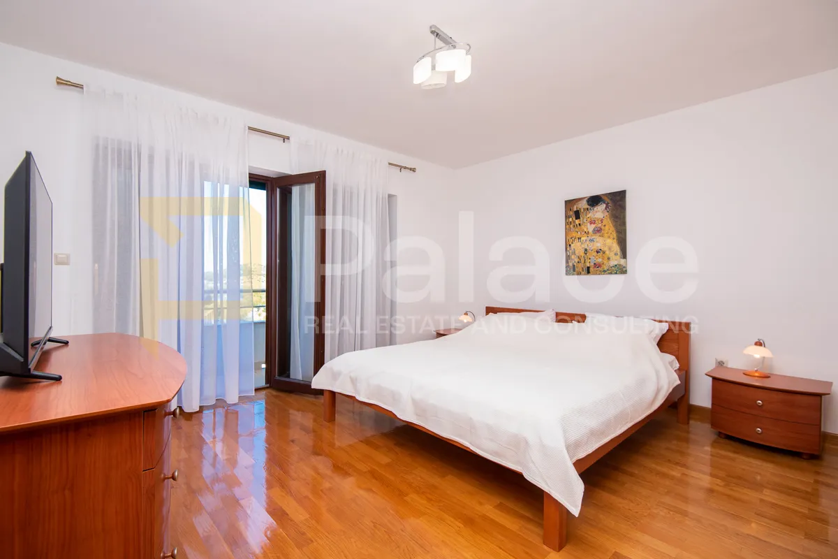 prostrani dvoetažni stan s pogledom na more – crnica, šibenik, 268m2 - slika 8