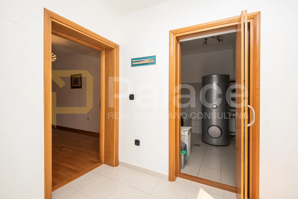 prostrani dvoetažni stan s pogledom na more – crnica, šibenik, 268m2 - slika 21