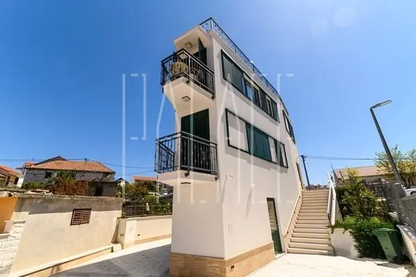 ultramoderna elegantna kuća : okrug gornji, 210.00 m² - slika 2