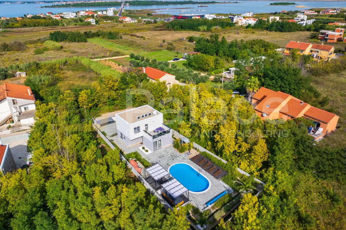 privlaka : kuća s bazenom 800 m od centra - slika 3