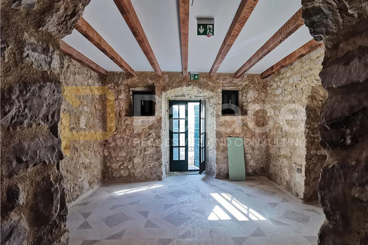 novouređeni i opremljeni hotel u skradinu 812 m2 - slika 28