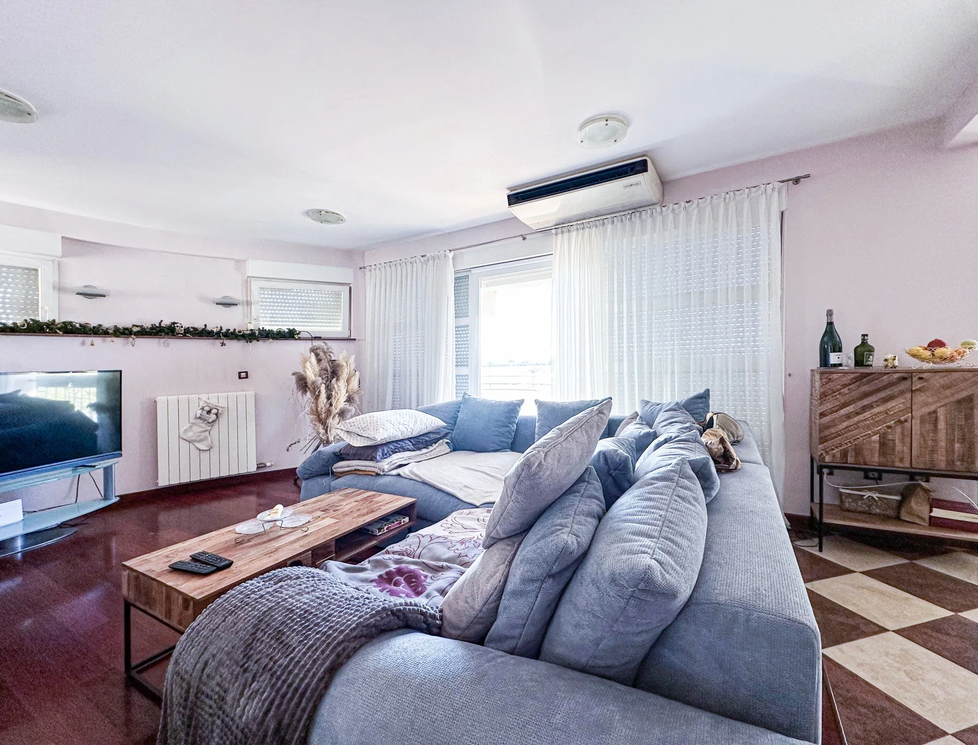 vila 10m od mora s okućnicom od 1700m2 + kućica od 80m2 - slika 14
