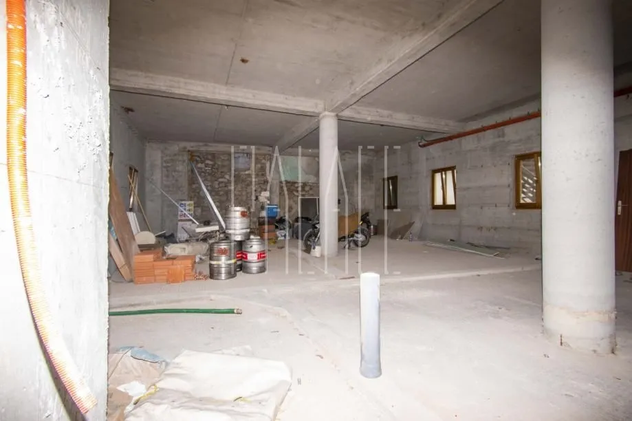 restoran s četiri stana u centru pakoštana, 550.00 m2 - slika 7